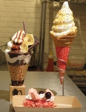 工場直送のアイス「PARM」や「MOW」を自分好みにカスタマイズ、静岡・三島大社前に「パルモフジ」リニューアルオープン/冨士森永乳業