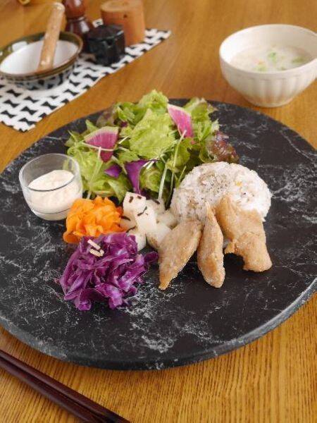 グリーンハウス100%植物性メニュー「Vegeco」、東京オペラシティで「earthmeat」使用メニューを提供