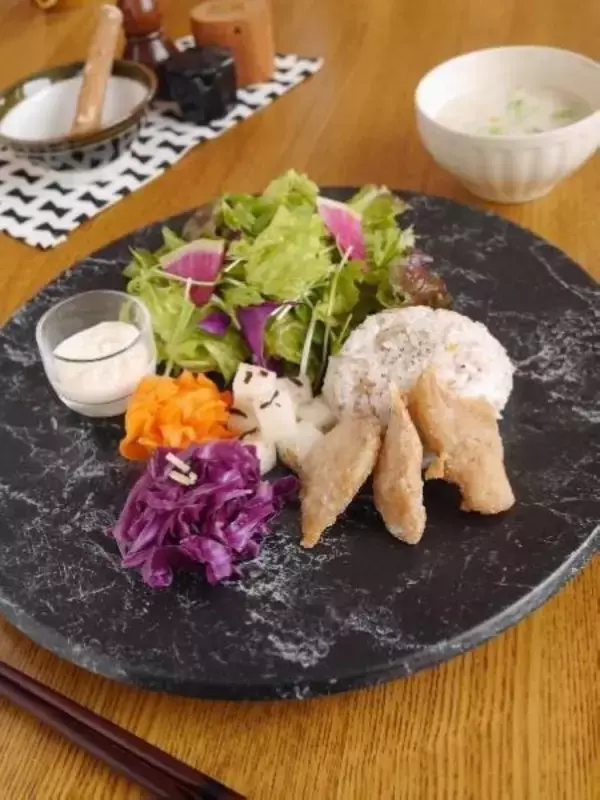 「グリーンハウス100%植物性メニュー「Vegeco」、東京オペラシティで「earthmeat」使用メニューを提供」の画像