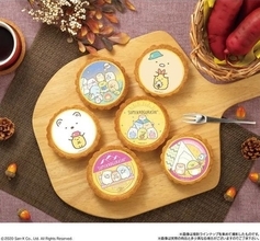 「すみっコぐらしタルト スイートポテト風味」ファミマ限定発売、“しろくま・かわうそ”たちがキャンプ/バンダイ