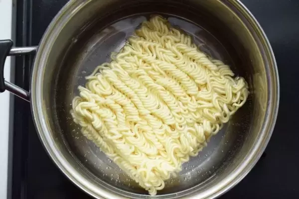 2020年の即席麺市場が過去最高を更新、出荷額は6,000億円を突破/日本即席食品工業協会