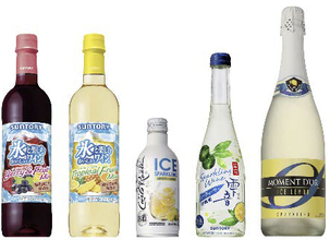 サントリーワインインターナショナル「サマーワイン」提案、「氷と楽しむおいしいワイン。」「カルロ ロッシ ICE スパークリング レモン イン レモン」など