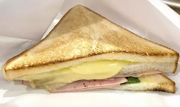 ベローチェのモーニングに「トーストサンド とろ～りチーズ＆ハム」登場、焼きたてクリーミーボール「ミルクアーモンド」「キャラメルフレーク」も同時発売