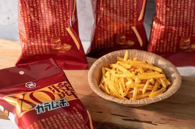 ファミマ「カラムーチョフェス」に“辛旨”ファミチキ・チャーハン・トルティーヤなど、ヒーおばあちゃんのTシャツプレゼントも/ファミリーマート×湖池屋