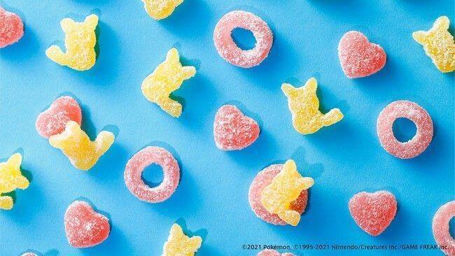 ピカチュウピュレグミ第4弾「でんげきトロピカ味パイルのみ風」発売、パインソーダに南国フルーツアクセント、グミはピカチュウ・うきわ・ハート型/カンロ