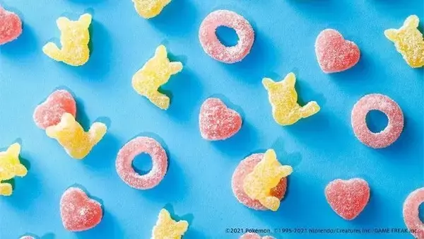 「ピカチュウピュレグミ第4弾「でんげきトロピカ味パイルのみ風」発売、パインソーダに南国フルーツアクセント、グミはピカチュウ・うきわ・ハート型/カンロ」の画像