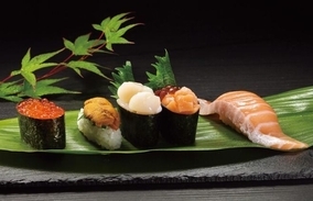 くら寿司“超豪華北海道フェア”に「建てマスいくら」「絶品かにといくらのちらし」など、北海道初出店で47都道府県に出店達成