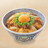 「吉野家「月見牛とじ丼」「月見牛とじ御膳」に“肉2倍盛”、牛丼超特盛と同等肉量に玉子3個使用」の画像1