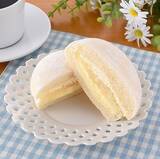 「ファミマ限定「雪見だいふくみたいなパン」発売、“ぷにぷにもち”食感とバニラアイスの味わいを菓子パンで/ファミリーマート×ロッテ」の画像3