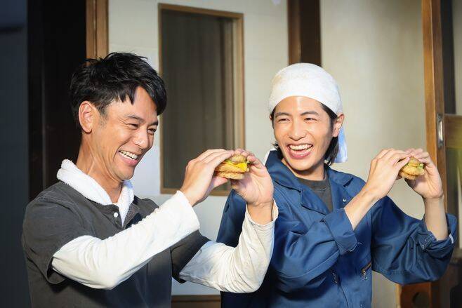 夜マック「ごはんバーガー」ごはんチキンにんにく黒胡椒・ごはん海老旨辛仕立て発売、ごはんてりやき再登場も/マクドナルド