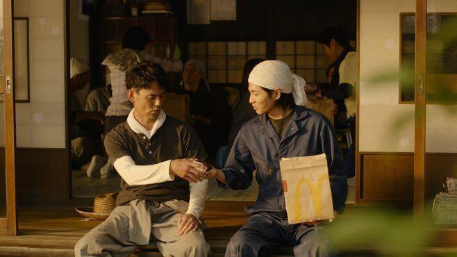 夜マック「ごはんバーガー」ごはんチキンにんにく黒胡椒・ごはん海老旨辛仕立て発売、ごはんてりやき再登場も/マクドナルド