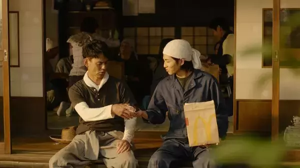 「夜マック「ごはんバーガー」ごはんチキンにんにく黒胡椒・ごはん海老旨辛仕立て発売、ごはんてりやき再登場も/マクドナルド」の画像