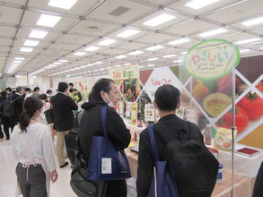 尾家産業「2021年秋季提案会」東京会場を開催、トータルテーマ「BOOM」にメーカー131社が出展