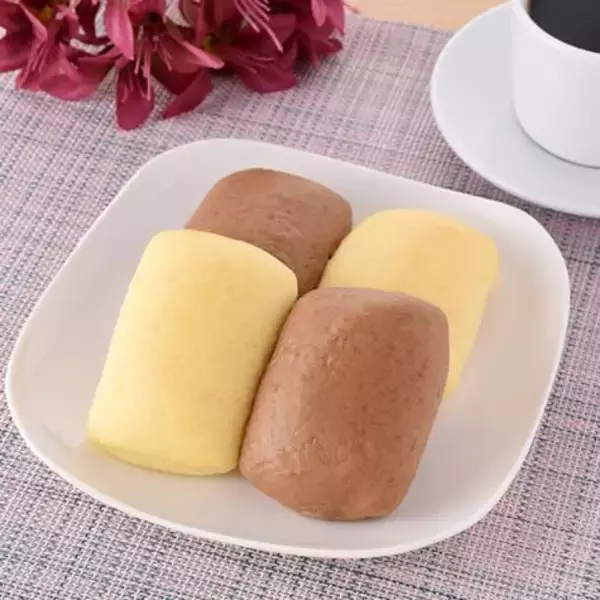 「ファミマ×映画すみっコぐらし「ふわもちパン」発売、しろくま・ぺんぎん？や“ふぁいぶ”たちをパッケージに/ファミリーマート」の画像