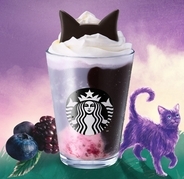 スタバ、“ネコ耳”の「ブラックベリー ヨーグルト フラペチーノ」をハロウィン限定で販売　
