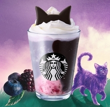 スタバ、“ネコ耳”の「ブラックベリー ヨーグルト フラペチーノ」をハロウィン限定で販売　