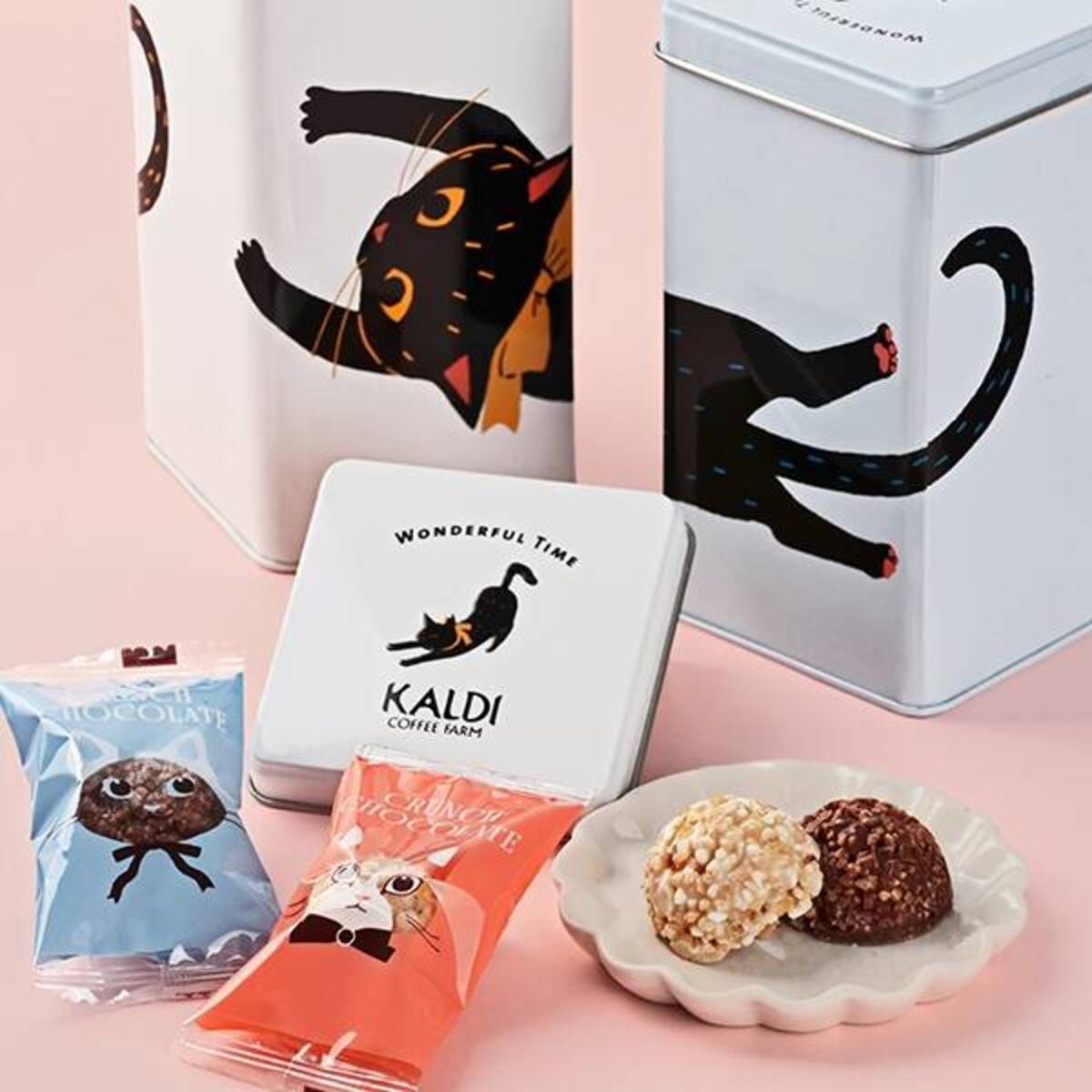 カルディ「キャットクランチ缶」発売、猫デザインの缶にクランチチョコ 
