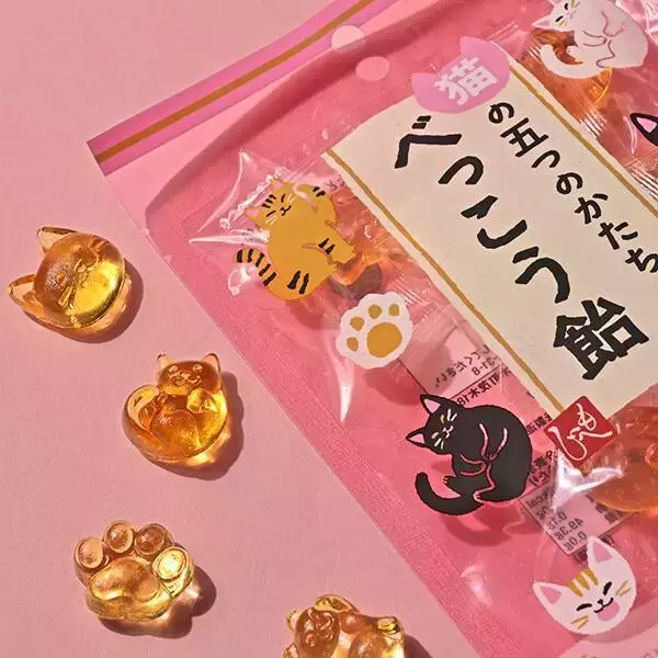 「カルディ「キャットクランチ缶」発売、猫デザインの缶にクランチチョコ入り、ネコ柄のカップ酒･ネコ型べっこう飴も」の画像