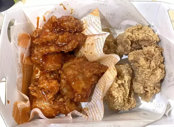 韓国No.1フライドチキン『bb.qオリーブチキンカフェ』を実食レビュー　黄金チキン、ヤンニョム、えびフライバーガー…　日本15店舗展開の実力は？