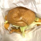 「韓国No.1フライドチキン『bb.qオリーブチキンカフェ』を実食レビュー　黄金チキン、ヤンニョム、えびフライバーガー…　日本15店舗展開の実力は？」の画像5