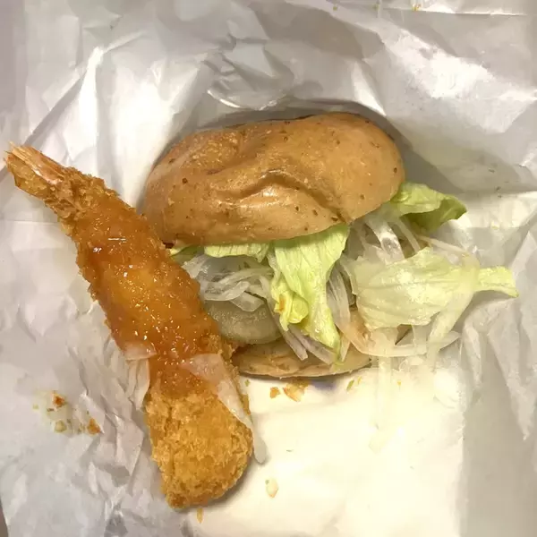 「韓国No.1フライドチキン『bb.qオリーブチキンカフェ』を実食レビュー　黄金チキン、ヤンニョム、えびフライバーガー…　日本15店舗展開の実力は？」の画像