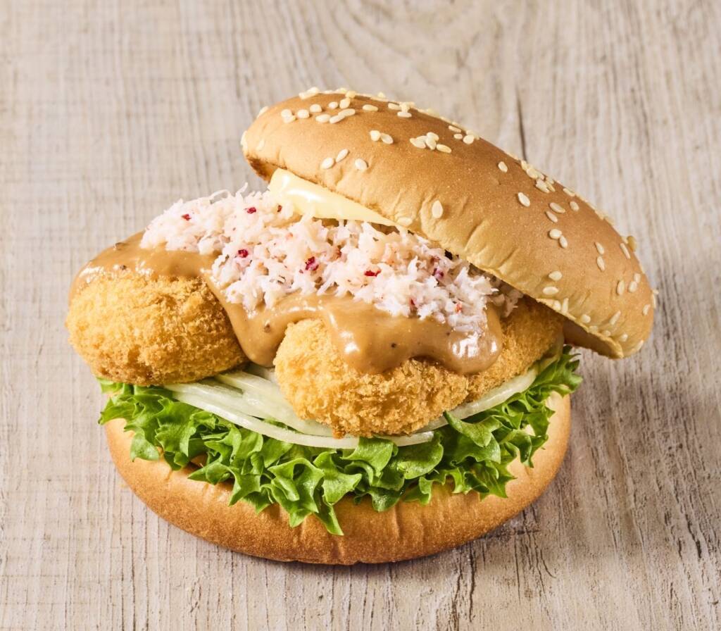 北海道産“オオズワイガニ”使用のクリームコロッケバーガー登場　ソースは2種類【フレッシュネスバーガー】