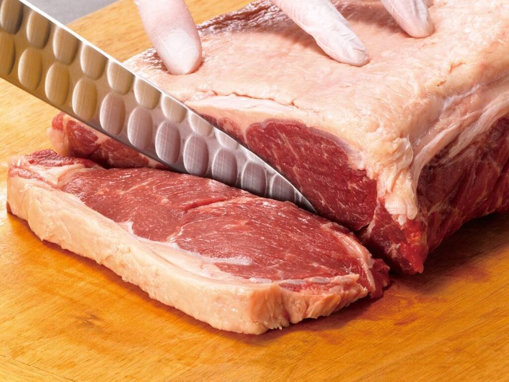 ロイヤルホスト、ステーキ肉を豪州産に変更　225gは4323円から3773円に値下げ