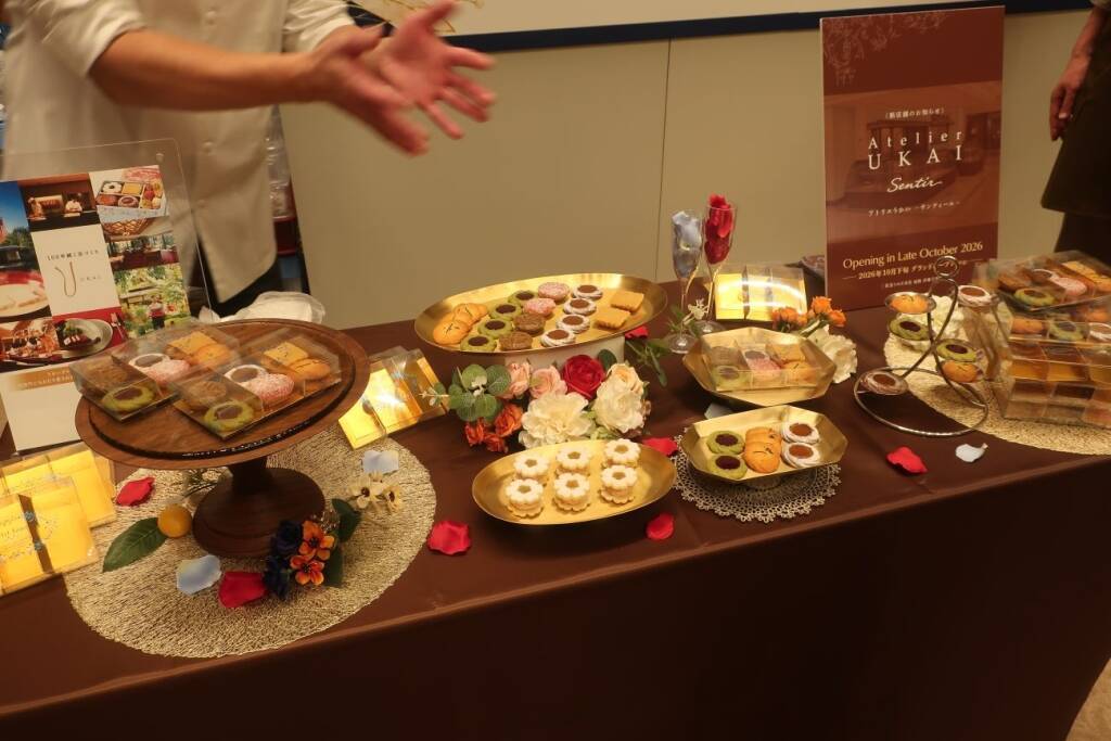 【阪急うめだデパ地下】秋の新作発表会&クリスマスケーキ先行お披露目、人気洋菓子店２店が刷新