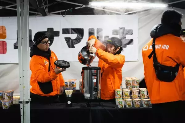 「ハナマルキ、「すぐ旨カップみそ汁」でアウトドア需要開拓　イベントで2000個提供、今後も提案強化」の画像