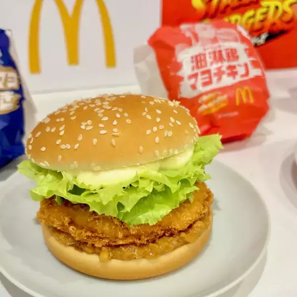 「マクドナルド×ストリートファイター、リュウ･春麗･ケンをイメージした味わいの「ストリートバーガーズ」10月22日より期間限定販売」の画像