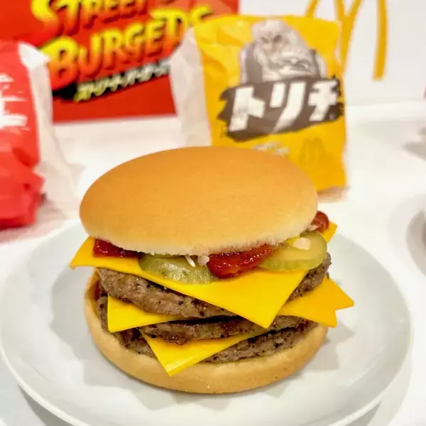 「マクドナルド×ストリートファイター、リュウ･春麗･ケンをイメージした味わいの「ストリートバーガーズ」10月22日より期間限定販売」の画像