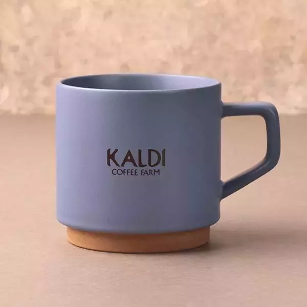 「カルディ「スタッキングマグカップ＆コーヒーセット」第3弾“ラベンダー＆ベビーピンク”オンライン限定販売、2色の美濃焼カップと「マイルドカルディ」をセットに」の画像
