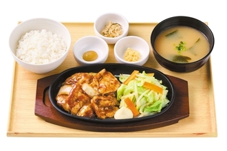 やよい軒、三元豚ロースを使った「極みしょうが焼定食」発売