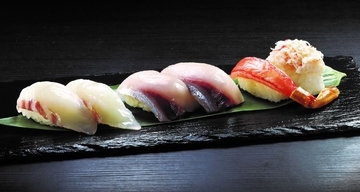 くら寿司「かにと愛媛県フェア」開催、本ズワイガニ2種盛り･愛媛県産極上ぶりなど発売“蛇口からみかんジュース”も