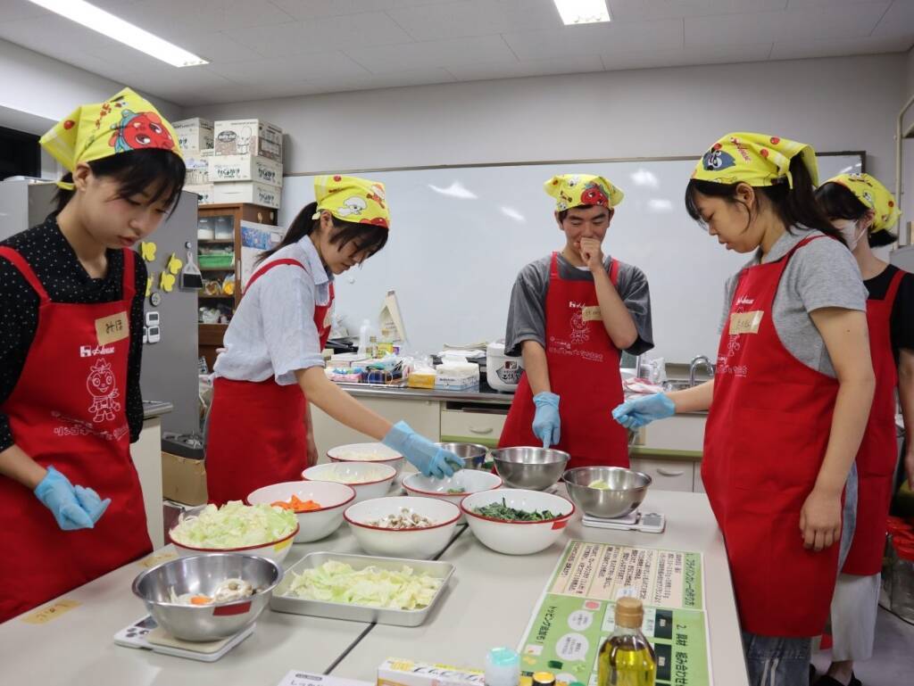 ハウス食品グループが横浜国大で「キーマカレー料理教室」開催、自立後の食生活を支援