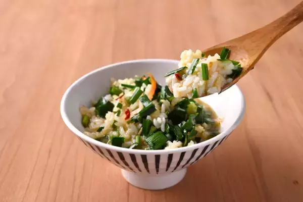 「主役の「ニラ」が全体を覆い尽くす…やりすぎな「ちゃんぽん」登場　〆はライスを入れて「おじや」に」の画像