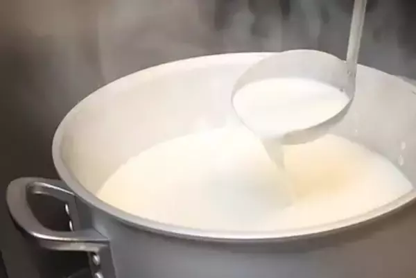 「主役の「ニラ」が全体を覆い尽くす…やりすぎな「ちゃんぽん」登場　〆はライスを入れて「おじや」に」の画像