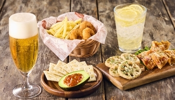 16時以降限定!お酒が進むスモーキーな味わいの「スパイシープルドポーク」が登場【フレッシュネスバーガー】