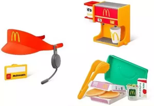 「ハッピーセット「マックアドベンチャー なりきりマクドナルド」第1弾はレジスター・グリルマシーン・ハンバーガーキット、週末購入特典はシールセット」の画像