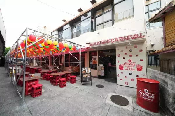 「日本コカ・コーラ、沖縄「MAKISHI CARNIVAL」でコークの“パーフェクトサーブ”活用 体験型外食の新拠点始動」の画像
