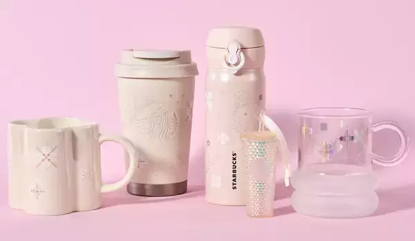 スタバのホリデーグッズ2022第2弾 冬空に舞う雪や“オーロラ”をイメージしたステンレスボトル･オーナメント、白や黒のシンプルなタンブラーも/スターバックス