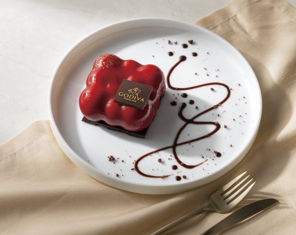 ゴディバ100周年、記念ケーキ「チョコレートとラズベリーのムース」発売　ゴディバカフェ限定　1100円
