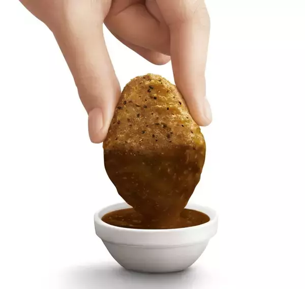 「【マクドナルド】黒胡椒ガーリックのナゲットが復活、にんにくソース＆夜マック限定の食べ比べセットも登場」の画像