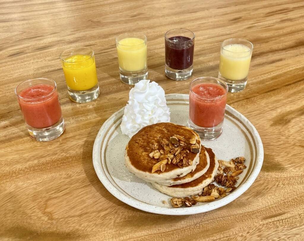 1枚190円パンケーキも、コナズ珈琲の新ブランドが誕生　コナコーヒーを2製法で提供【KNOWS COFFEE】