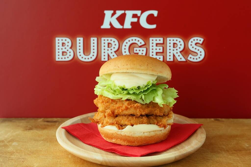 KFCに“バーガー”初登場、「辛口」「チーズ」「ダブル」チキンフィレ定番化、知名度ない“サンド”脱却/ケンタッキーフライドチキン