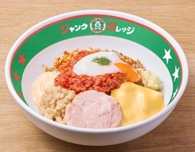 松屋のあの人気メニューがまぜそばに…　中毒性抜群の一杯「うまトマまぜそば」発売【ジャンクガレッジ×松屋】