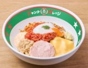 松屋のあの人気メニューがまぜそばに…　中毒性抜群の一杯「うまトマまぜそば」発売【ジャンクガレッジ×松屋】