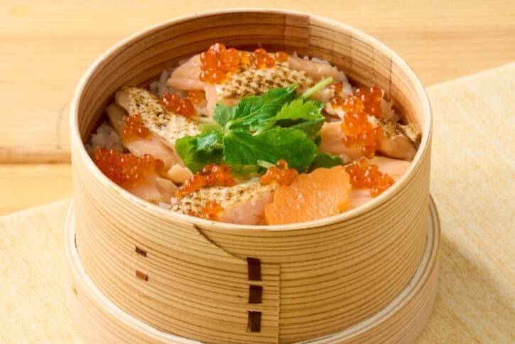 【夢庵】秋の味覚を楽しむ「秋の実り 味めぐりフェア」開催　名古屋コーチンの親子重、月見天丼、シャインマスカットスイーツなどが登場