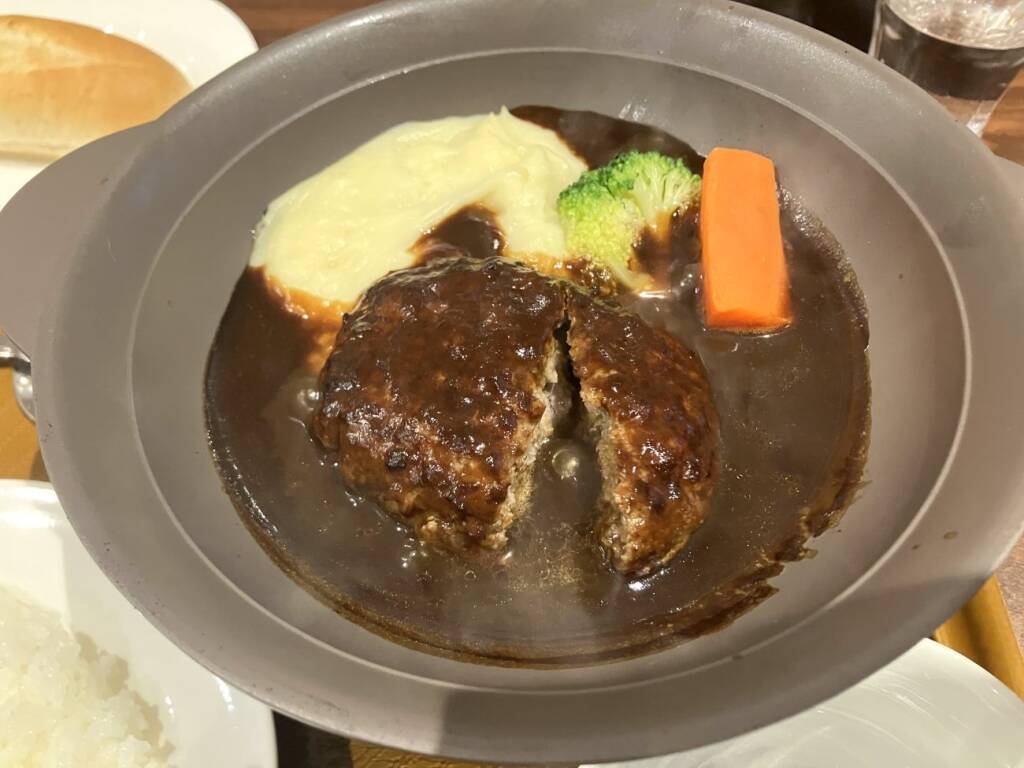 【ガスト】“洋食の巨匠”大宮シェフ監修ハンバーグ、“老舗茶舗”上林春松本店監修抹茶デザート / 「THE 職人ビーフハンバーグ」や「宇治抹茶×いちごパフェ」など