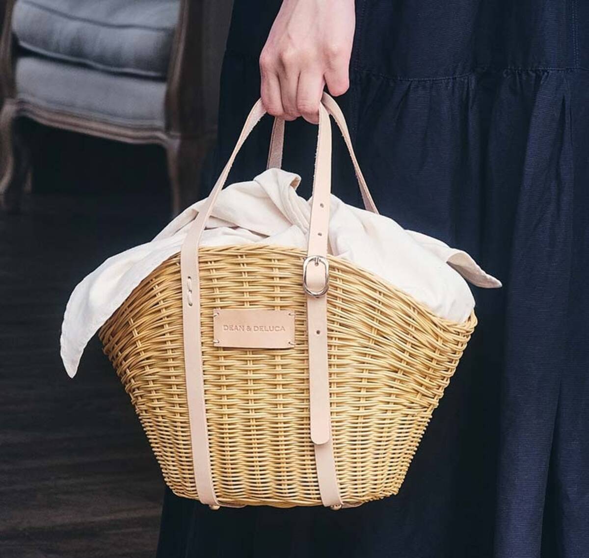 DEAN & DELUCA×BEAMS COUTURE、保冷ポーチ付き『ラタンかごバッグ 